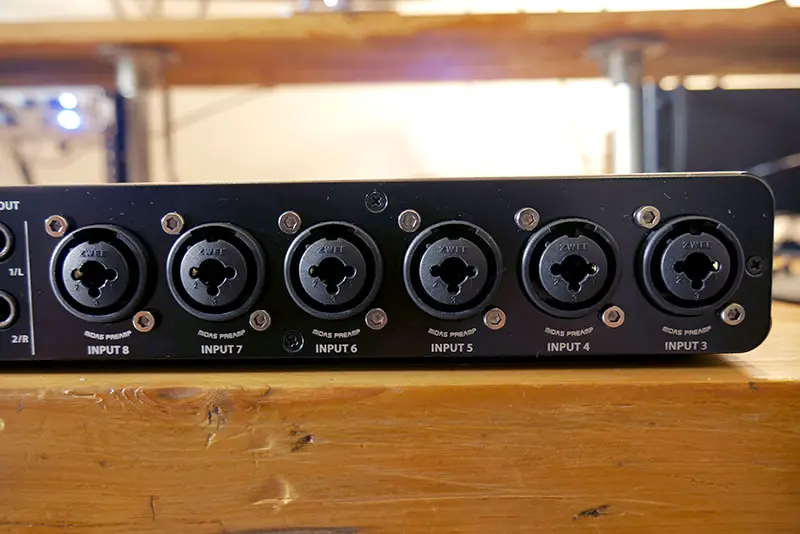 Behringer UMC1820 - Back