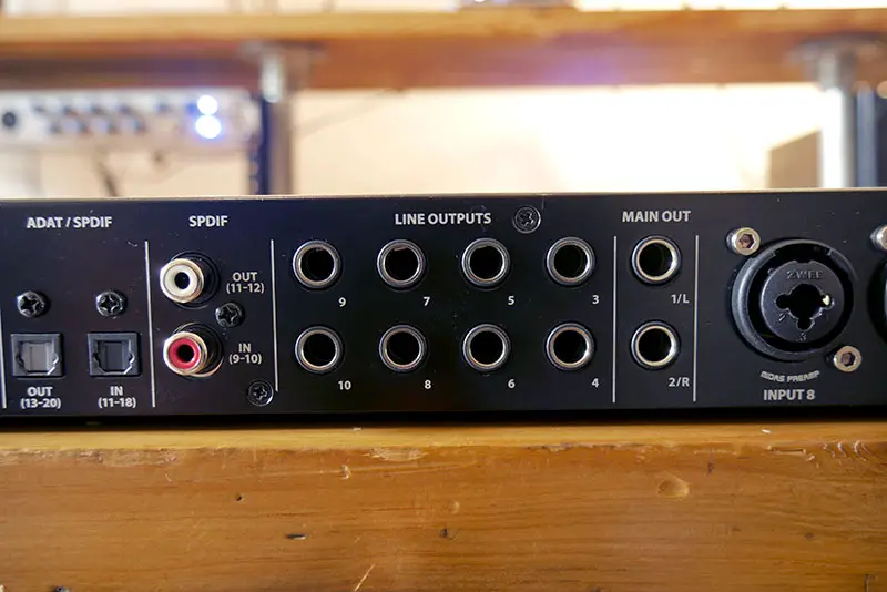 Behringer UMC1820 - Back