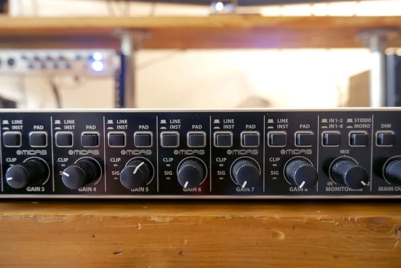 Behringer UMC1820 - Front